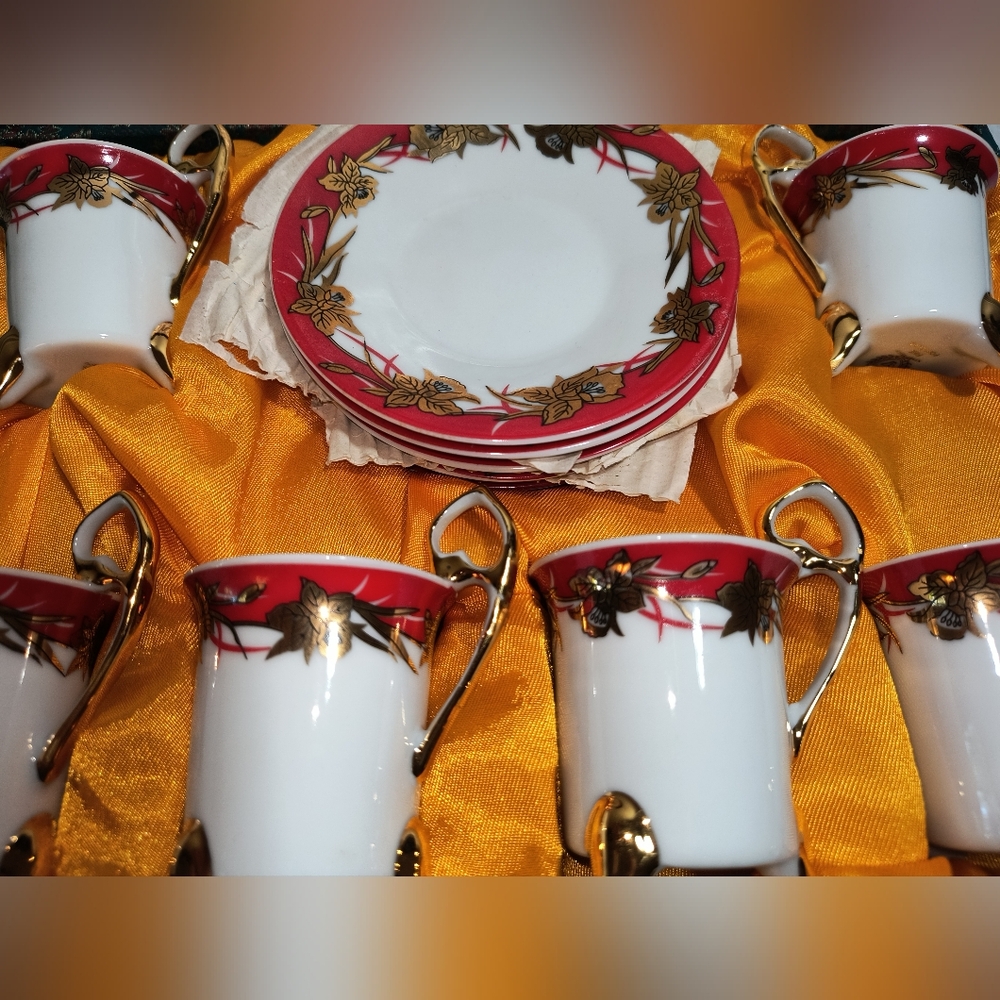Vintage Yau Shing Laurel Shield Fine Porcelain‎ 12 Pc Tea Demitasse Set In Box